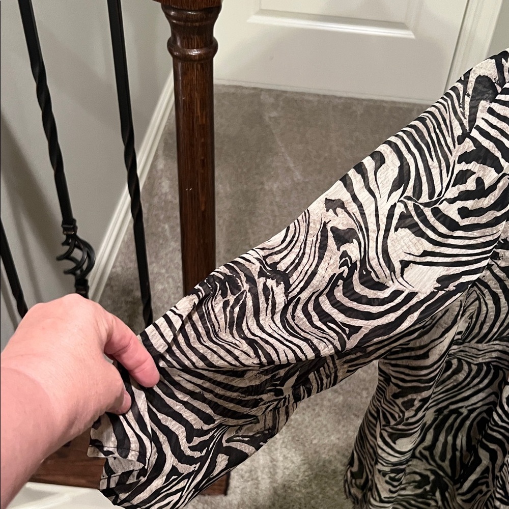 🐝JM Collection Black and White Zebra Kimono - Picture 6 of 9